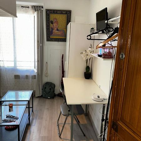 Pretty Montmartre Apartment Париж Екстериор снимка