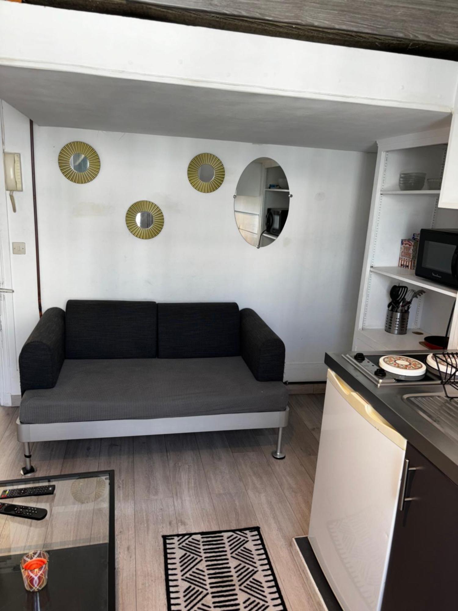 Pretty Montmartre Apartment Париж Екстериор снимка