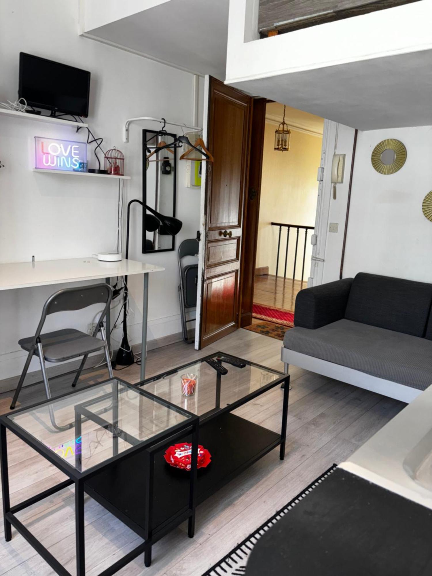 Pretty Montmartre Apartment Париж Екстериор снимка